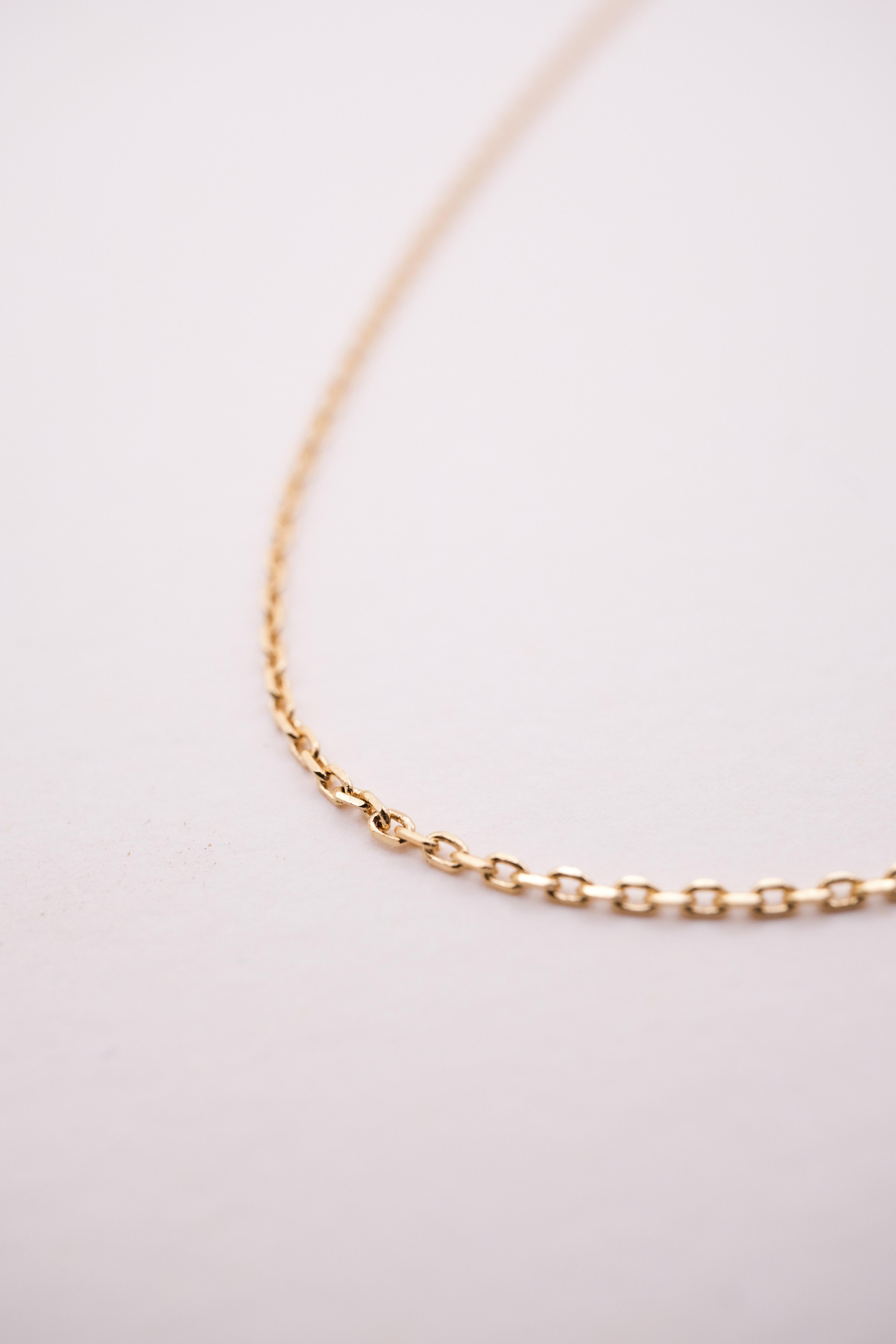 Chaîne fine pour pendentif